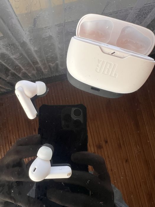 Продавам безжични слушалки JBL Vibe Beam 2