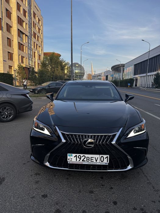 Lexus ES300h 2023