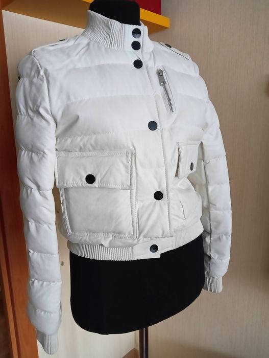 Пуховик женский белый
