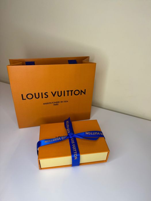 Louis Vuitton гривна