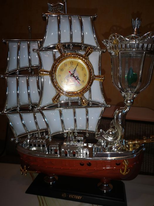 ПАРУСНИК. . Часы. Светильник.