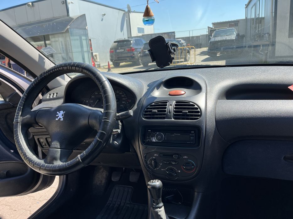 Пежо 206 запазен и здрав автомобил