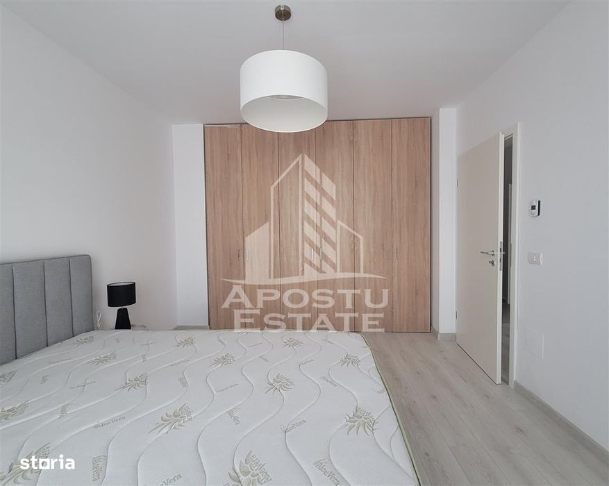 Apartament de inchiriat 3 camere, 2 bai si parcare, bloc nou,Aradului