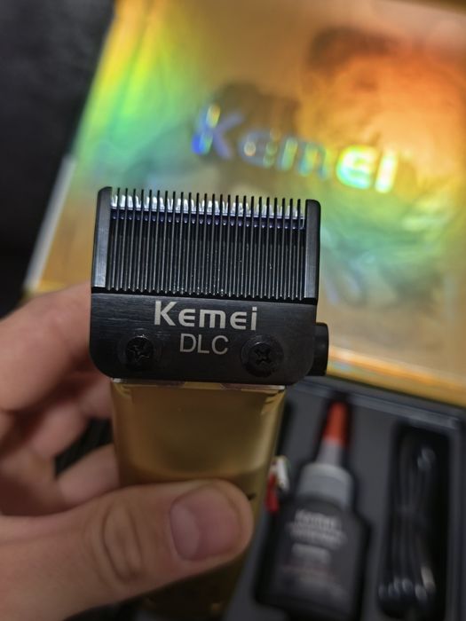 Kemei  trimmer + mașina de tuns