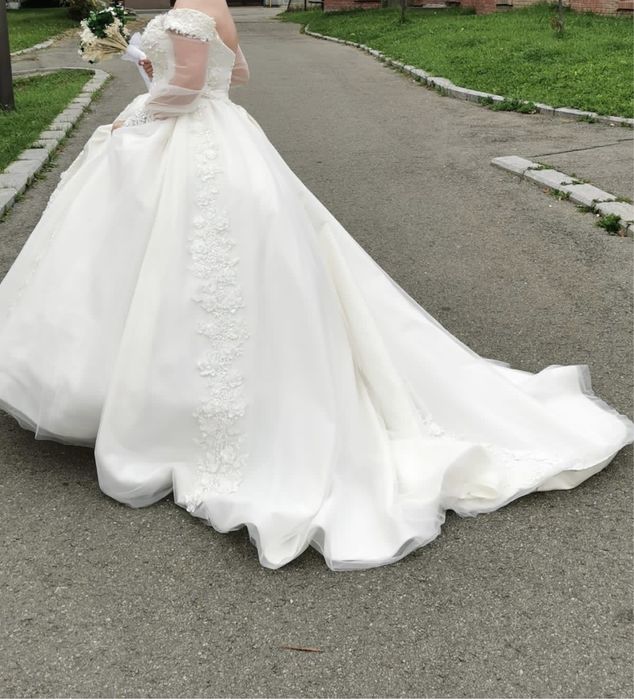 Rochie mireasa deosebita