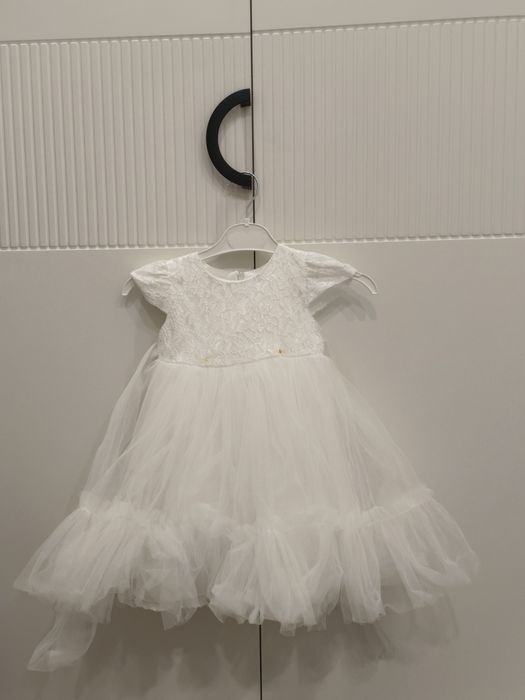 Продам белое платье для девочки