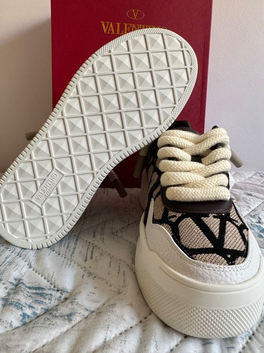 Обувки Valentino