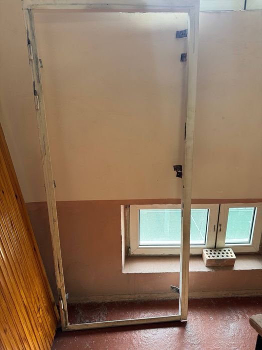 Продается Дверь входная Б/У