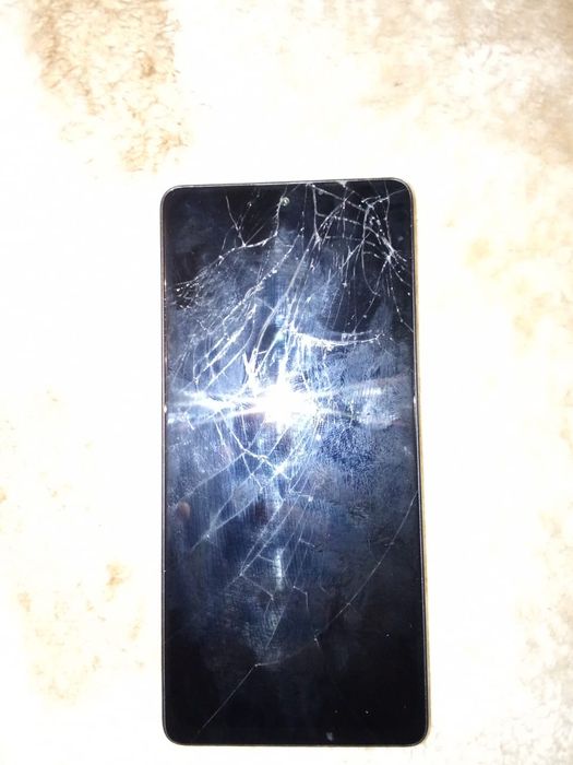 Poco m6 pro разбитый экран на работа не влияет