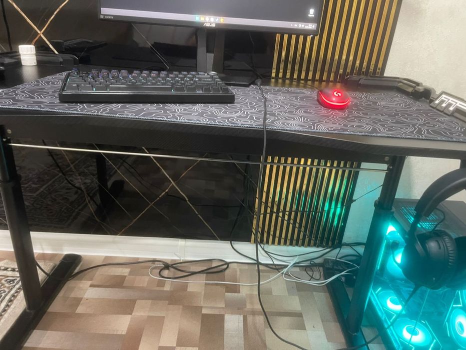 Игровой еомпьютер с аксессуарами