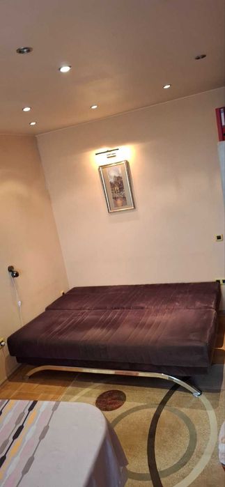 Запазен разтегаем диван