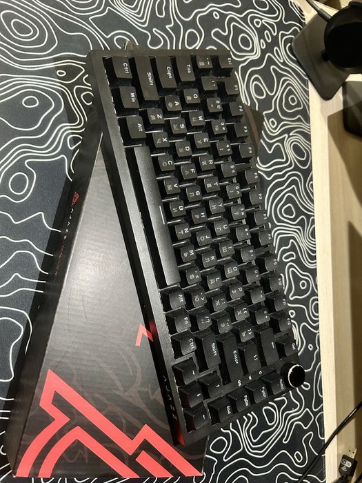 Монитор, клавиатура, наушники