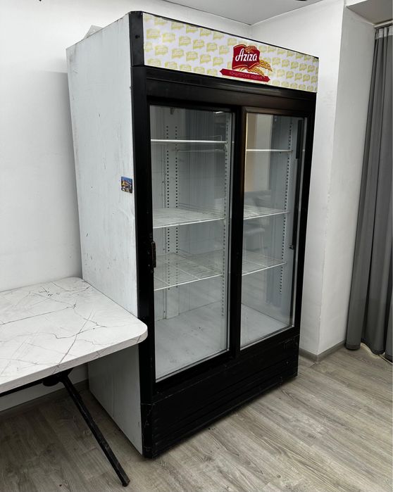Продаётся Холодильник витринный