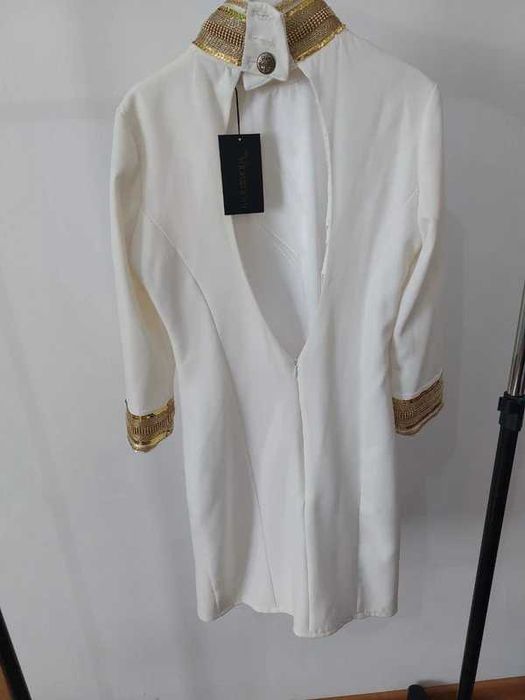 Rochie albă cu aurie