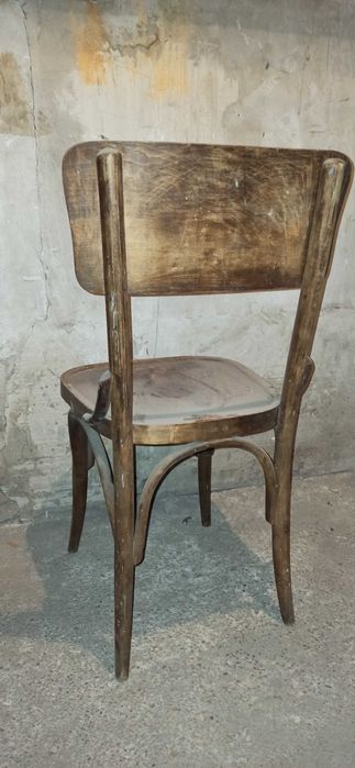 Стол плюс един резервен