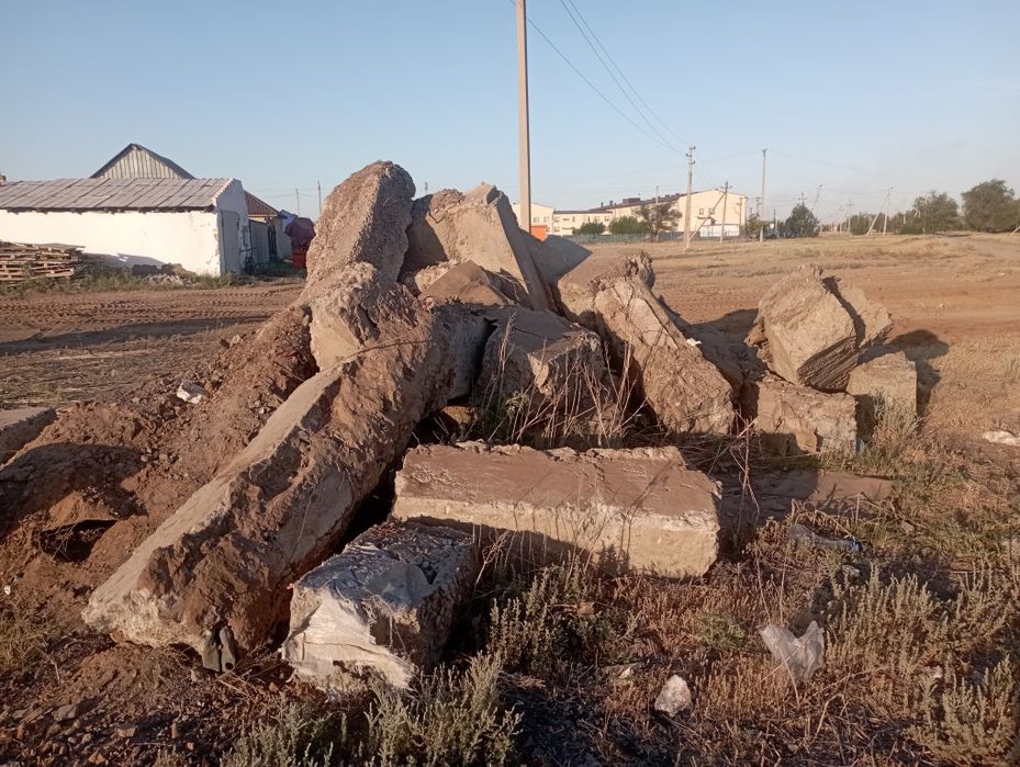 Отдам даром бетонные блоки.