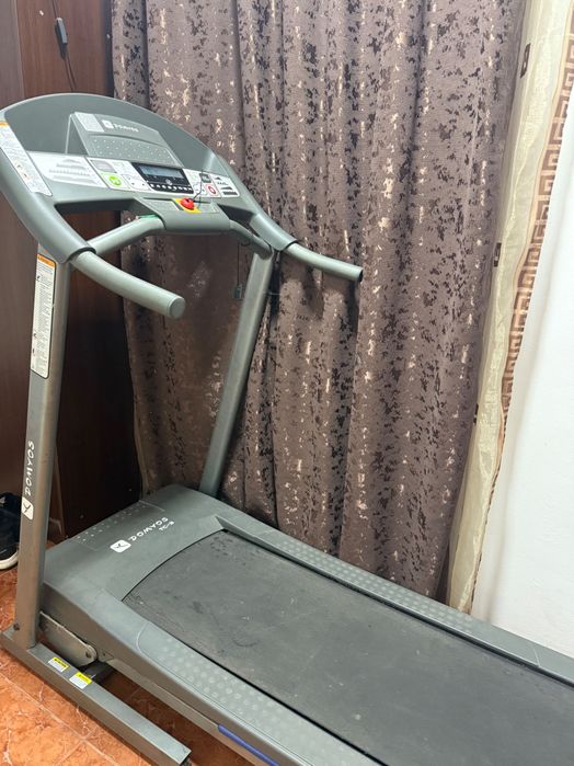 Bandă de alergare în stare excelentă