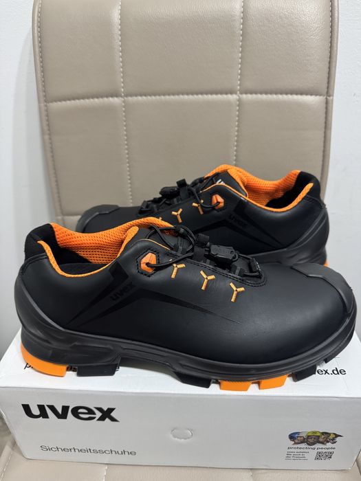 Incaltaminte de protectie UVEX 2