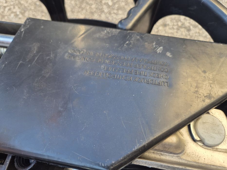 Резервен комплект Мерцедес E CLS S C class крик ключ кука Mercedes