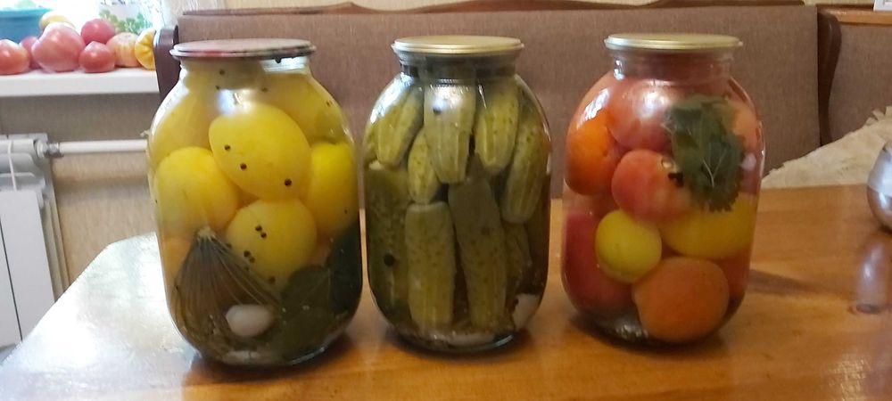 Домашние соления. Помидоры - огурцы.