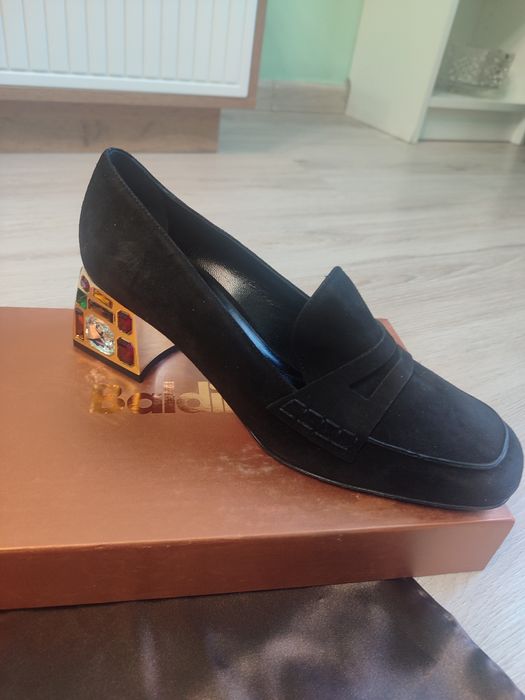 Продам новые туфли baldinini 40-41