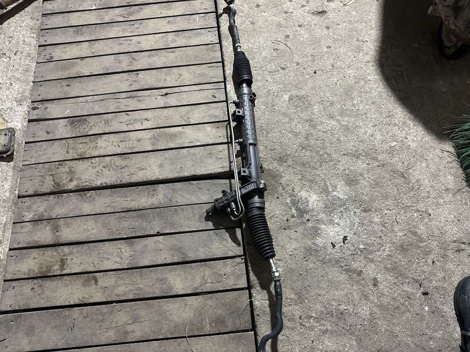 Продам рулевую рейку на Бмв Е46