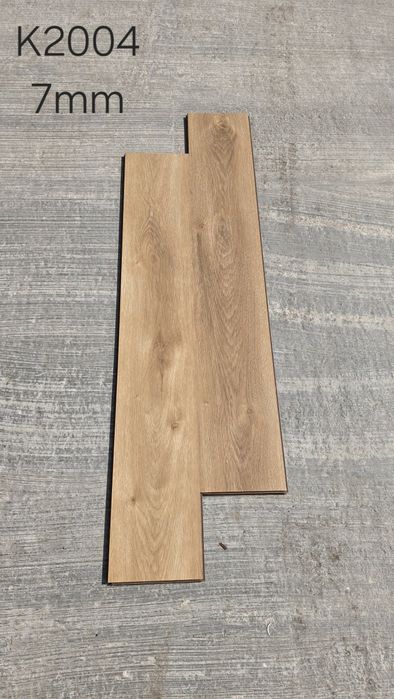 Laminat. Tarket optom. Plintus