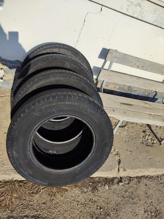 Продам летние покрышки