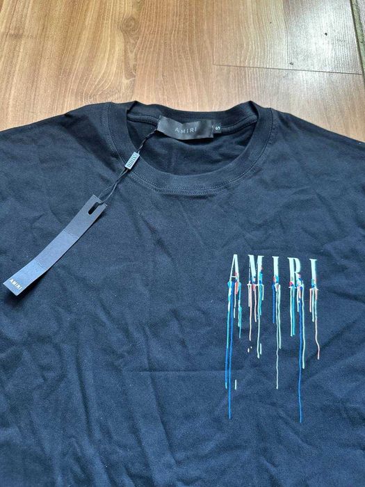 Tricou Amiri cu eticheta (nu Nike, Gucci, Adidas, Balenciaga)