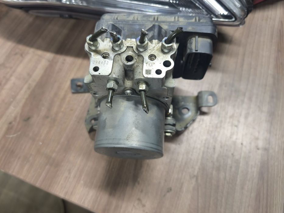 Блок  abs hilux Тойота привозной