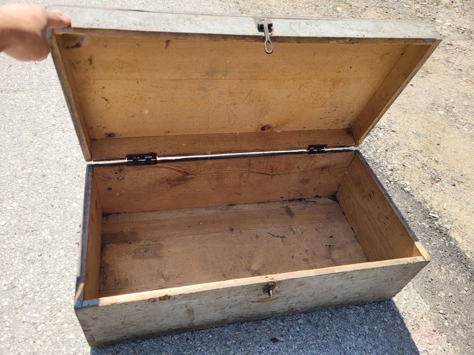 Старинен дървен сандък