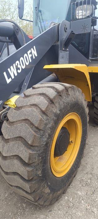 Продам фронтальный погрузчик!  LW300FN