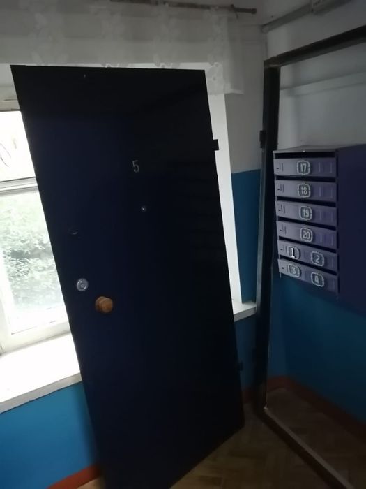 Продается металическая дверь