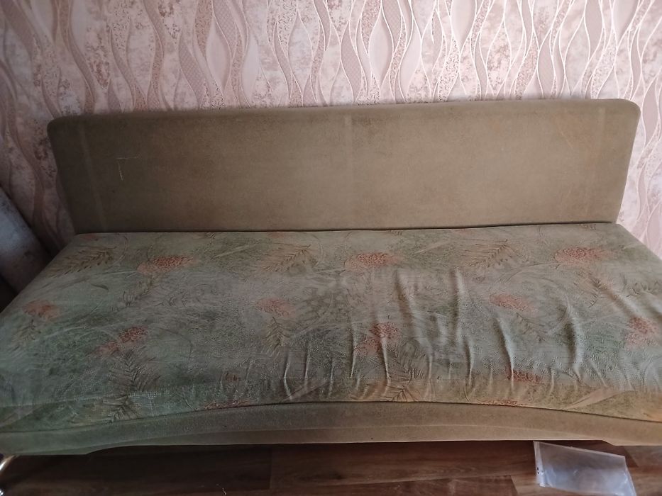 Отдам бесплатно шкаф,  диван