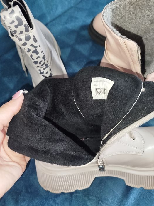 Продам ботинки на девочку 35 размер