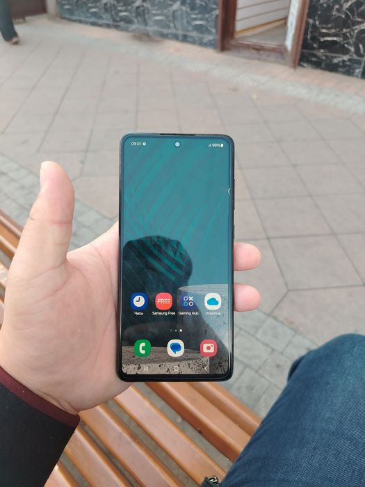 Продам телефон Samsung А72 состояние отличное