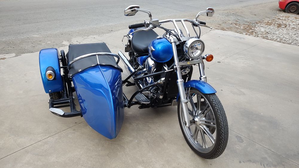 Motocicletă Kawasaki VN900 cu ataș
