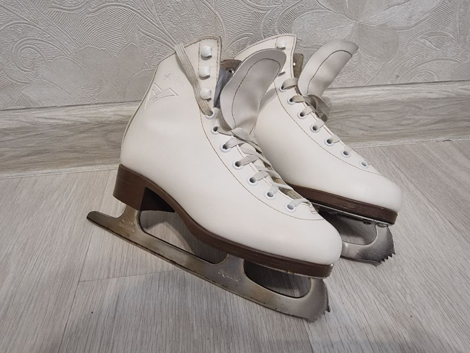 Продаются коньки botas