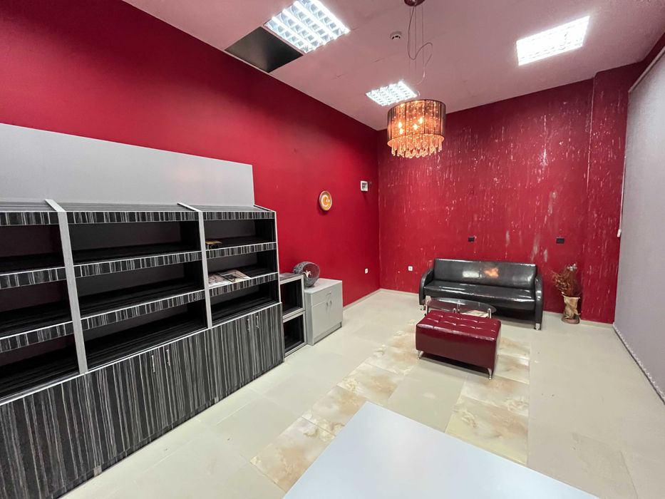 Продава напълно обзаведен офис в гр. Казанлък