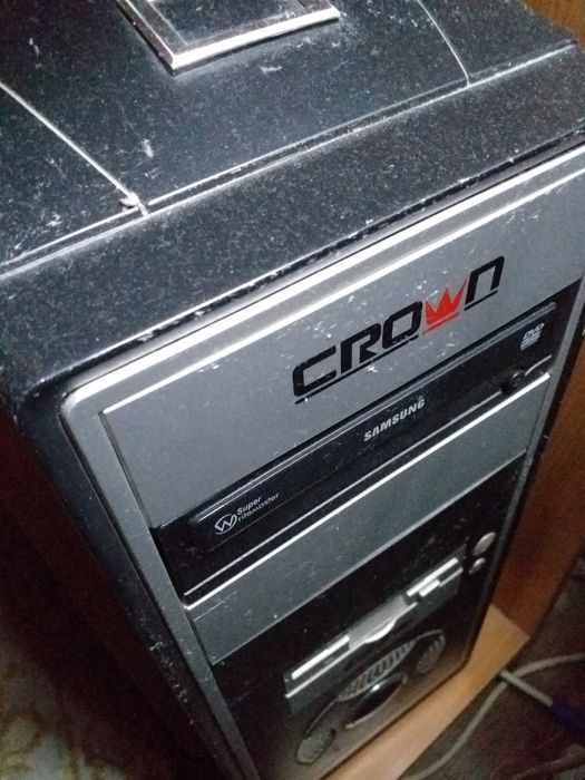 Продам компьютер с процессором и колонками рабочий