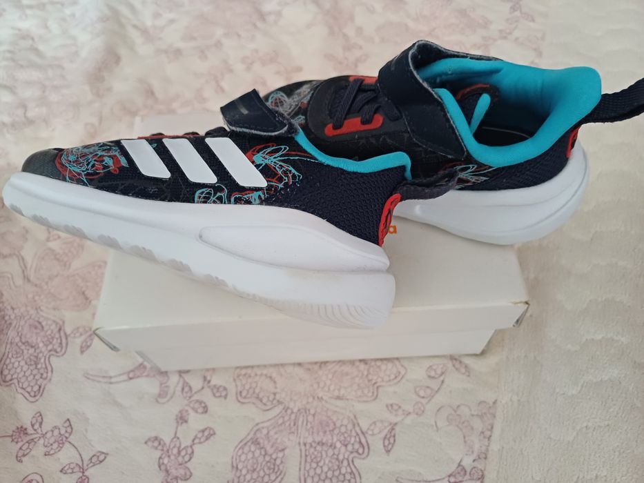 Adidas  marvel маратонки