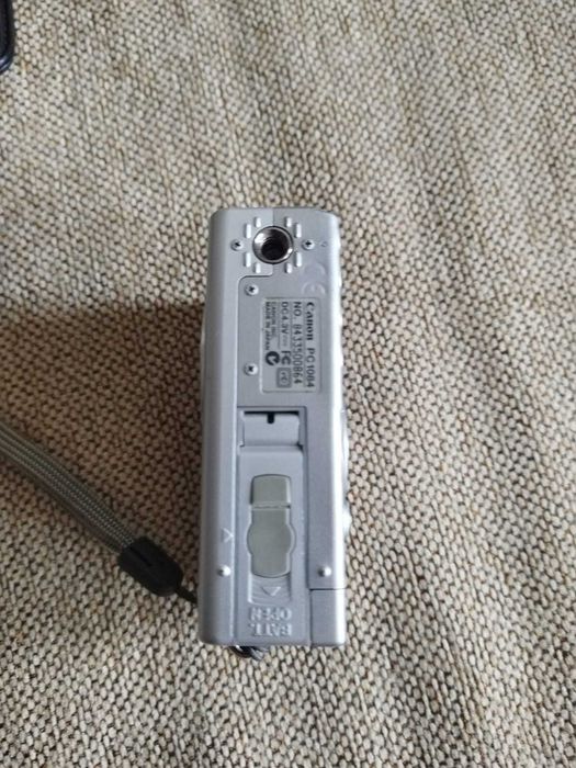 Canon Ixus 500 Camera foto/video digitala vintage Functionala