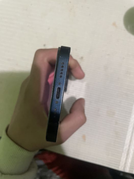 IPhone 13 на части