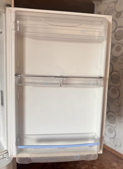 Холодильник двухкамерный индезит Indesit