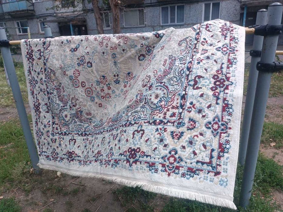 продам ковер в хорошем состоянии