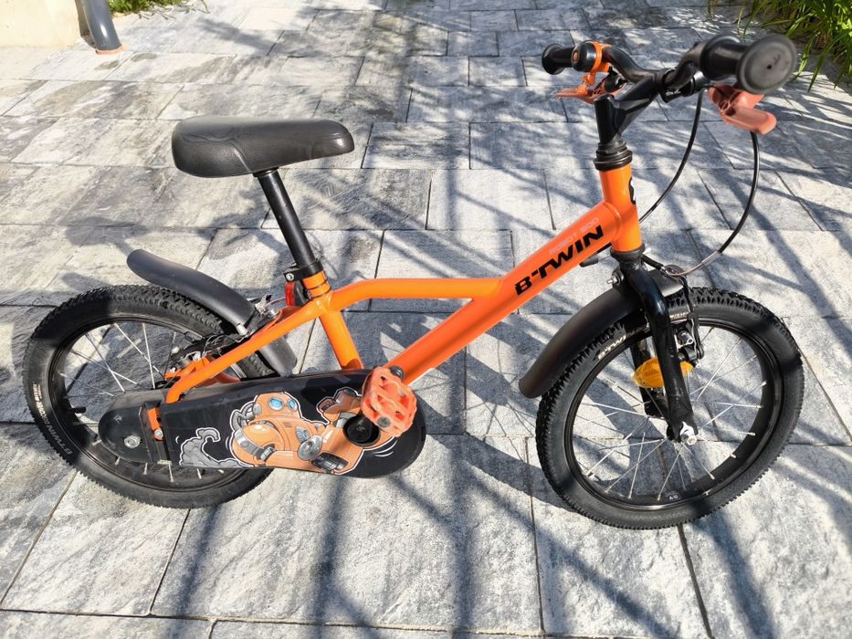 BICICLETĂ 16 INCH 4-6 ANI 500 ROBOT B'TWIN
2015

Gata de pedalat? Am c