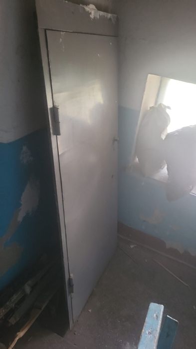 Продаю железный бу дверь