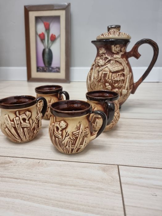 Кувшин с крушками