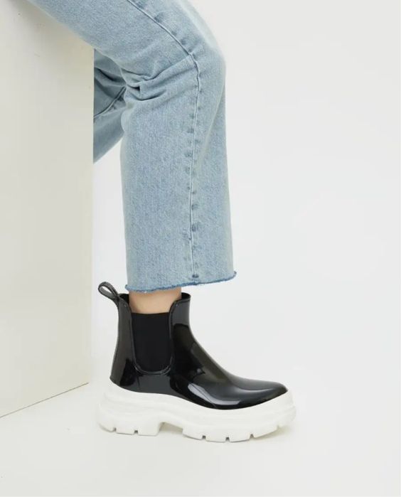 Резиновые полусапожки