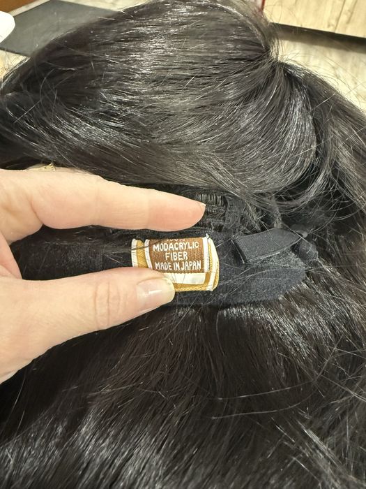 Peruca saten inchis.Purtata o singura data.